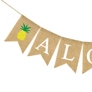 Dettaglio bandiera in juta con stampa ananas e bandierina con lettera ALOHA per festa.