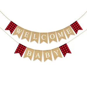 Banner de yute Welcome Baby con banderas a cuadros rojos y negros para decoracion de fiesta.