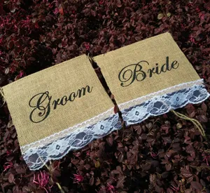 Set di banner per sedie da matrimonio in iuta rustica con testo sposo sposa e bel pizzo.