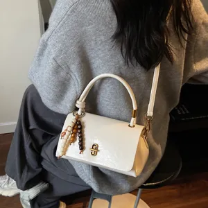 Minimalist white PU leather handbag for women, chic commuting shoulder messenger bag with wooden beads.