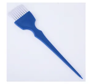Professionelle Haarfärbebürste mit Kunststoffgriff und weißen Borsten für den Salon.