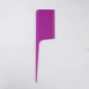 Professioneller violetter Kunststoff-Haarsträhnenkamm mit Stiel für Salon-Styling.