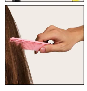 Rosa Kunststoff Haarkamm Detail mit Doppeldesign für das tägliche Haare frisieren.