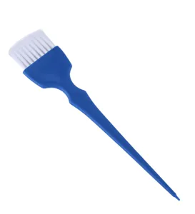 Professioneller Haarfärbepinsel Friseurbedarf mit Spitzstiel zum Haarefärben im Friseursalon.