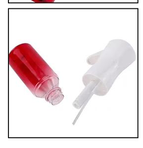 Gedetailleerd overzicht van de plastic sprayfles met rood verlooplichaam en witte pompbehuizing.
