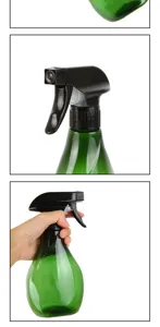 Gruene Plastik Spruehflasche Detailansicht fuer Gartenbewaesserung Friseursalon Gebrauch.