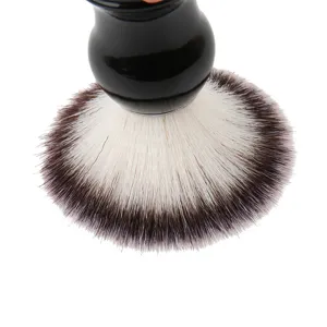 Pennello da barba professionale da uomo con setole morbide e manico ergonomico.