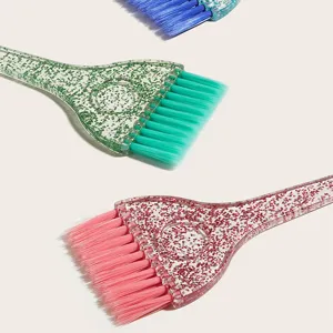 Pinceaux de coloration colorés avec poignées pailletées et poils souples pour salon de coiffure.