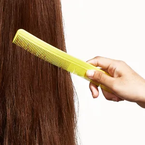 Gelber Haarkamm für Herren Friseur Styling schmal glatt Haare schneiden Werkzeug