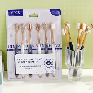 Lot de 6 brosses à dents pour adultes à tête large, poils souples et manches bleu et blanc.
