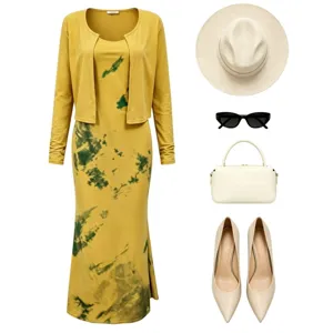 Elegante set cardigan e abito lungo giallo tie-dye con accessori chic per donna.