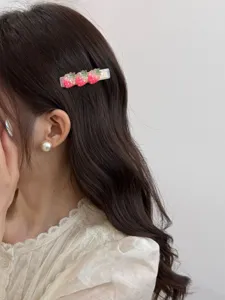 Pince à cheveux fraise mignonne style coréen pour femmes barrette résine accessoires