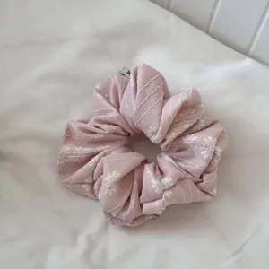 Korean pink floral scrunchie medium hair tie cute fabric hair accessory for women 2025