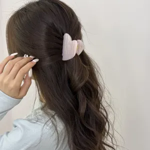 Pince à cheveux cœur rose élégante pour femmes, style coréen doux pour un look quotidien.