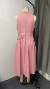 Robe mi-longue rose sans manches d'été vue de détail, robe décontractée élégante.
