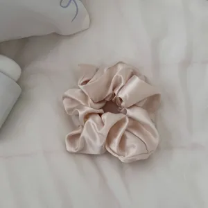 Elegante coletero de pelo de satén para mujer, accesorio para el cabello chic y suave