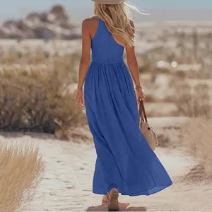 Élégante robe longue maxi unie sans manches dos nu pour femme idéale pour l'été et la plage.
