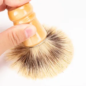 Professionele scheerkwast van massief hout voor heren, dichte haren voor een rijke schuimlaag.