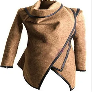 Γυναικείο κομψό ασύμμετρο παλτό από μείγμα μαλλιού με μαύρη μπορντούρα και ψηλό γιακά.