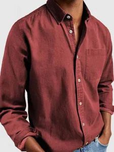 Close-up detail of the men's long-sleeve casual button-down shirt featuring a chest pocket.