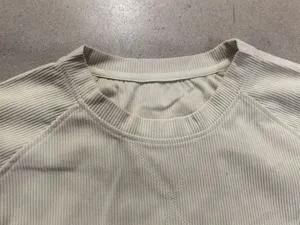 Men's casual pullover sweatshirt collar detail, ribbed texture fabric, soft and comfortable wear.