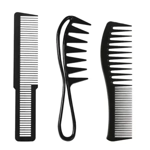 Nahaufnahme des professionellen schwarzen Haarkamm-Sets, langlebiges Zahn-Design für Barber.