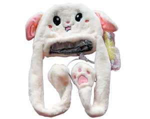 Vue détaillée du bonnet chauffant électrique en peluche mignonne avec de longues oreilles.