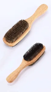 Dettagli spazzola da barba doppia in legno, manico in faggio naturale e setole morbide.