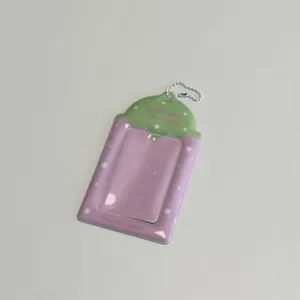 Niedliche Erdbeer 3-Zoll PVC Kartenhülle Fotokartenhalter mit Kugelkette für Schüler.
