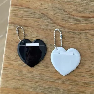 Heart photocard holder keychain for 1-inch ID photos and idol pictures, cute couple bag charm.