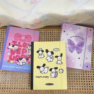 Gros plan détaillé de classeurs à anneaux A5 mignons chiots et papillons, papeterie kawaii.