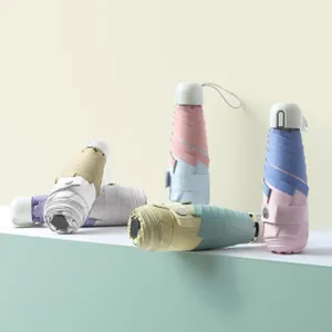 Mini opvouwbare zonneparaplu met capsulehoes, UV-bescherming vijfvoudige zakparaplu voor reizen.