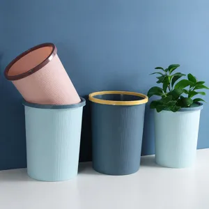 Großer verdickter Plastik Mülleimer mit farbigem Rand für den täglichen Gebrauch im Haushalt