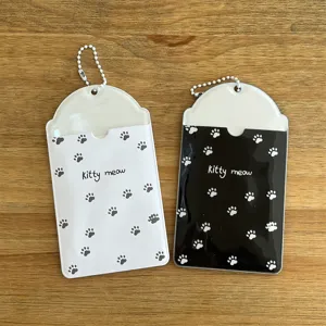 Porte-carte photo transparent de 3 pouces avec motif de pattes et chaîne pour cartes.