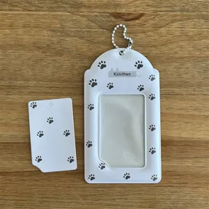 Porte-carte PVC mignon avec motif empreinte de patte blanche et chaîne de perles transparent