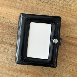 Detailansicht des schwarzen Lackleder Stern 3-Zoll Fotokarten-Albums für Idol-Karten.