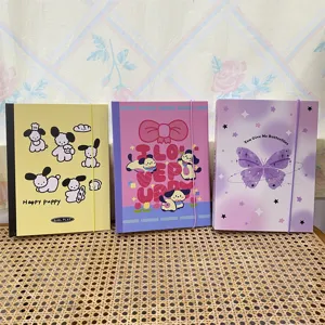 Vue détaillée d'un classeur de cartes A5 au design mignon de chiot et papillon pour collection.