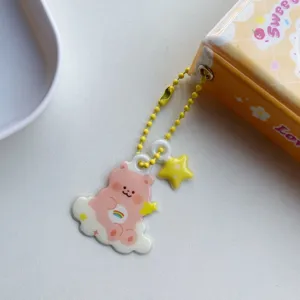 Schattige roze beer dubbelzijdige acryl sleutelhanger hanger voor tassen en oortjes.