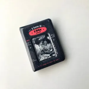 Album portafoto nero retrò da 3 pollici con design a cassetta per le cartoline di idol.