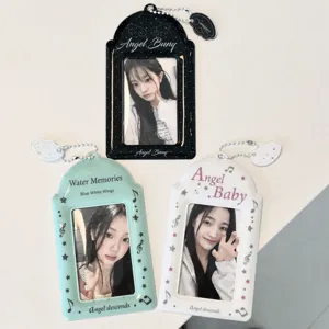 Portacarte fotografico in PVC carino con ali d'angelo e catena per carte idol 3 pollici.
