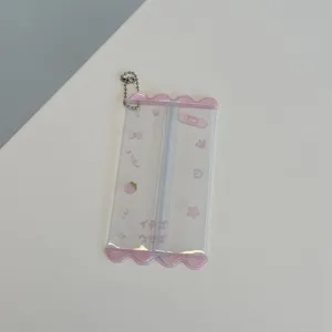 Bolsa de almacenamiento transparente de PVC en forma de caramelo con bordes y cadena.