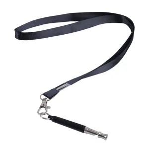 Silbato de adiestramiento para perros negro con cordón de nailon y cierre metálico duradero.