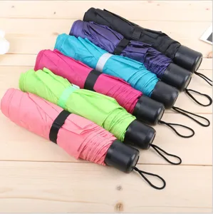 Parapluie pliant 3 fois portable et compact en plusieurs couleurs vives vue de details
