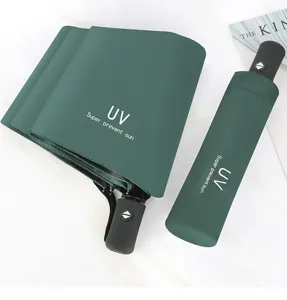 Dunkelgrüner UV-Schutz Dreifach-Regenschirm mit passender Kapselhülle für Sonne und Regen.
