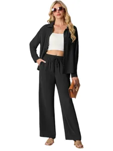 Lässiges schwarzes Langarmshirt und weite Hosen Zweiteiler Set für stilvolle Freizeitmode.