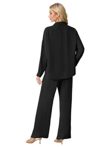 Lässiges zweiteiliges Set mit langärmeligem Knitterhemd und weiten Hosen für Damen.