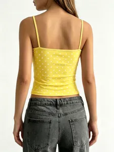 Dettaglio vista posteriore canotta donna pois gialli, abbigliamento estivo casual.