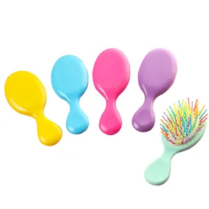 Brosse à cheveux de massage pour enfants couleur bonbon mini coussin antistatique en plastique.