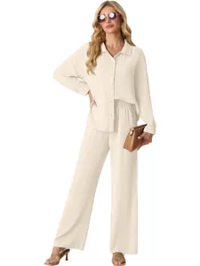Lässiges zweiteiliges Set mit Langarmhemd und weiten Hosen für Damen, beige, bequem.