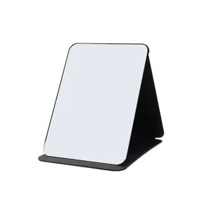 Tragbarer klappbarer Kosmetikspiegel für den Tisch mit klarem Glas und schwarzem Standfuß.
